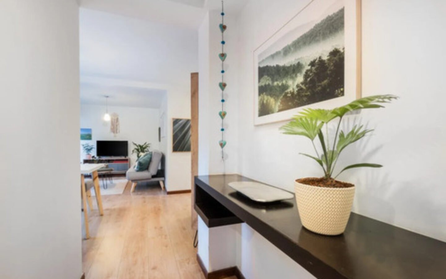 Apartamento En Venta En El Poblado Medellín Con Fácil Acceso A Provenza, Parque Lleras, El Tesoro Y Milla De Oro. 2 Habitaciones + 2 Baños Y Parqueadero.