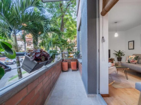 Apartamento En Venta En El Poblado Medellín Con Fácil Acceso A Provenza, Parque Lleras, El Tesoro Y Milla De Oro. 2 Habitaciones + 2 Baños Y Parqueadero.