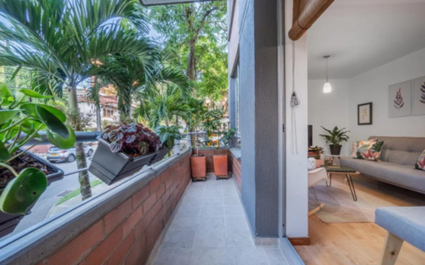 Apartamento En Venta En El Poblado Medellín Con Fácil Acceso A Provenza, Parque Lleras, El Tesoro Y Milla De Oro. 2 Habitaciones + 2 Baños Y Parqueadero.