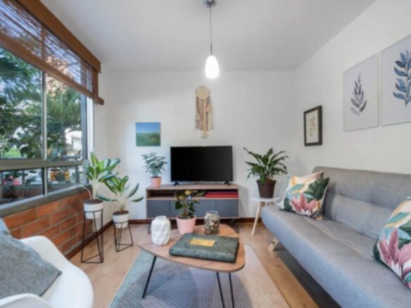 Apartamento En Venta En El Poblado Medellín Con Fácil Acceso A Provenza, Parque Lleras, El Tesoro Y Milla De Oro. 2 Habitaciones + 2 Baños Y Parqueadero.