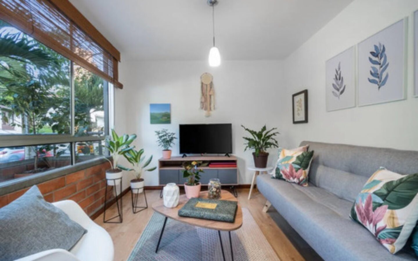 Apartamento En Venta En El Poblado Medellín Con Fácil Acceso A Provenza, Parque Lleras, El Tesoro Y Milla De Oro. 2 Habitaciones + 2 Baños Y Parqueadero.