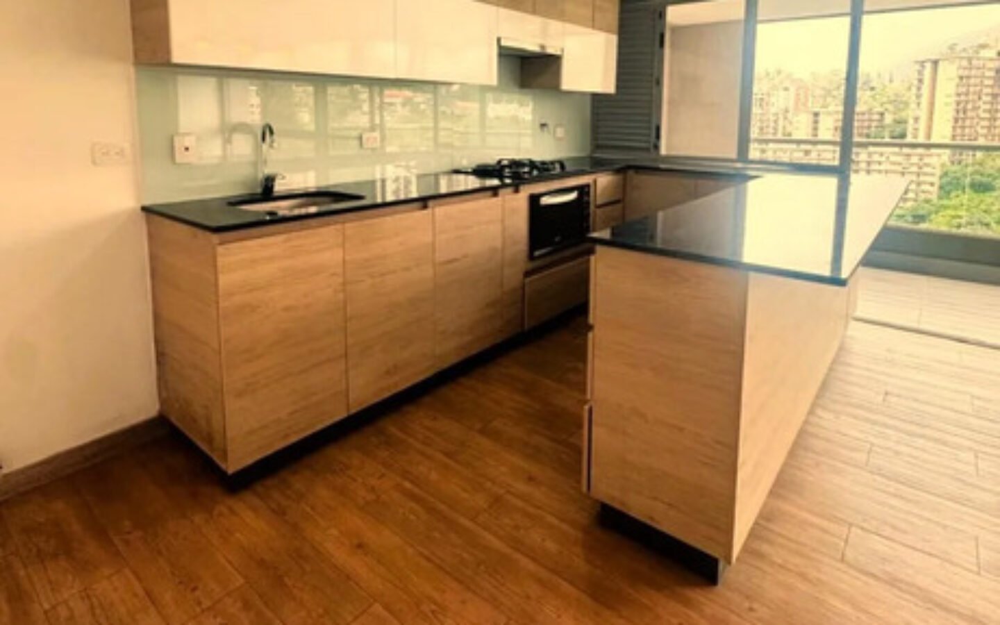 Apartamento En Venta En El Poblado Sector Castropol Medellín. Con 97 M², 2 Habitaciones, 2 Baños, Parqueadero Doble, Cuarto Útil, Gimnasio Y Solárium. Excelente Ubicación