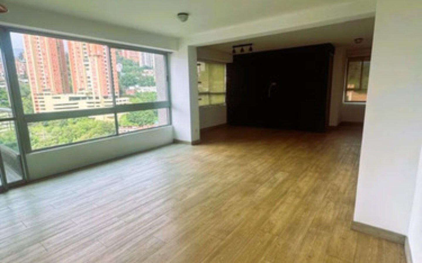 Apartamento En Venta En El Poblado Sector Castropol Medellín. Con 97 M², 2 Habitaciones, 2 Baños, Parqueadero Doble, Cuarto Útil, Gimnasio Y Solárium. Excelente Ubicación