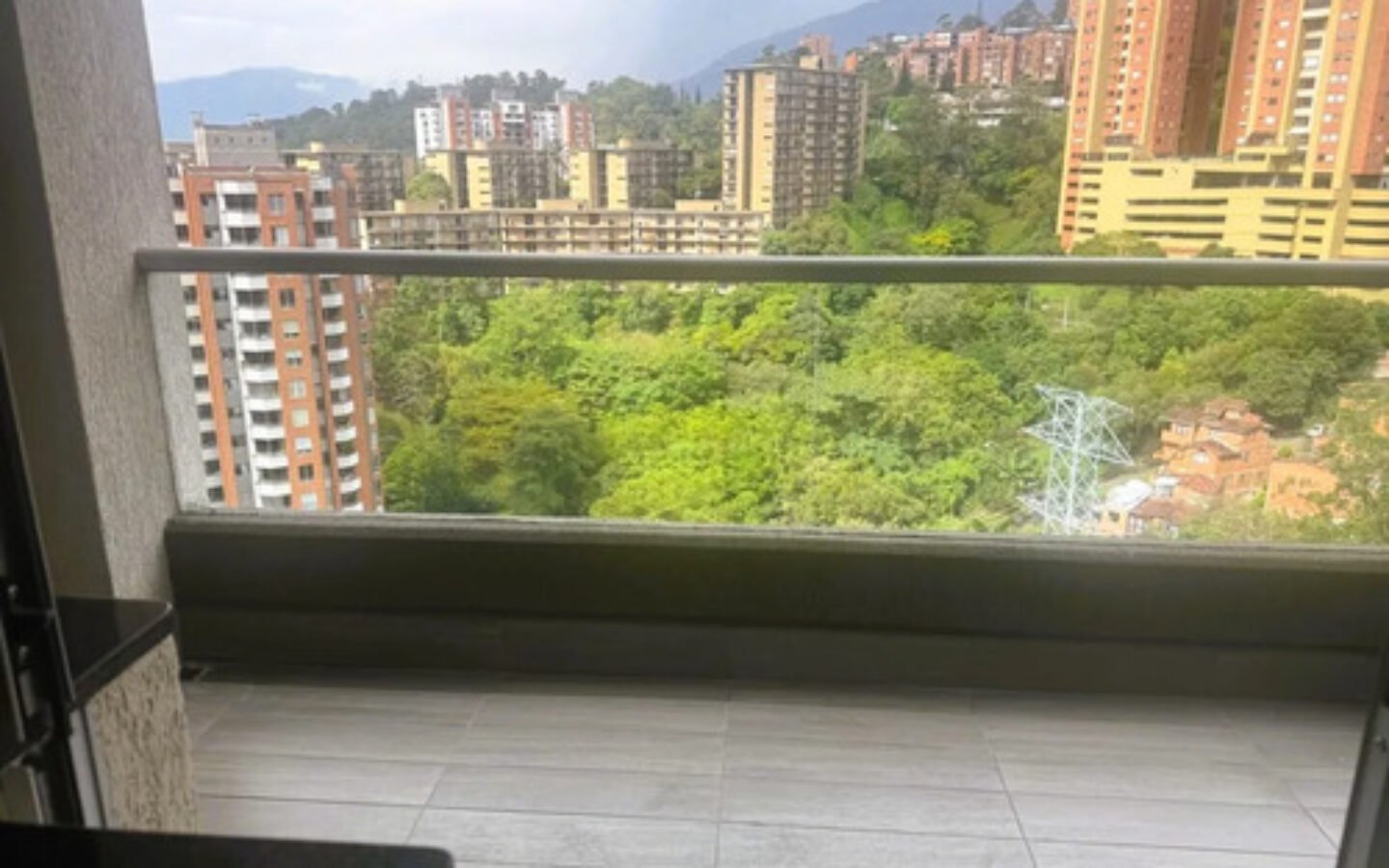 Apartamento En Venta En El Poblado Sector Castropol Medellín. Con 97 M², 2 Habitaciones, 2 Baños, Parqueadero Doble, Cuarto Útil, Gimnasio Y Solárium. Excelente Ubicación