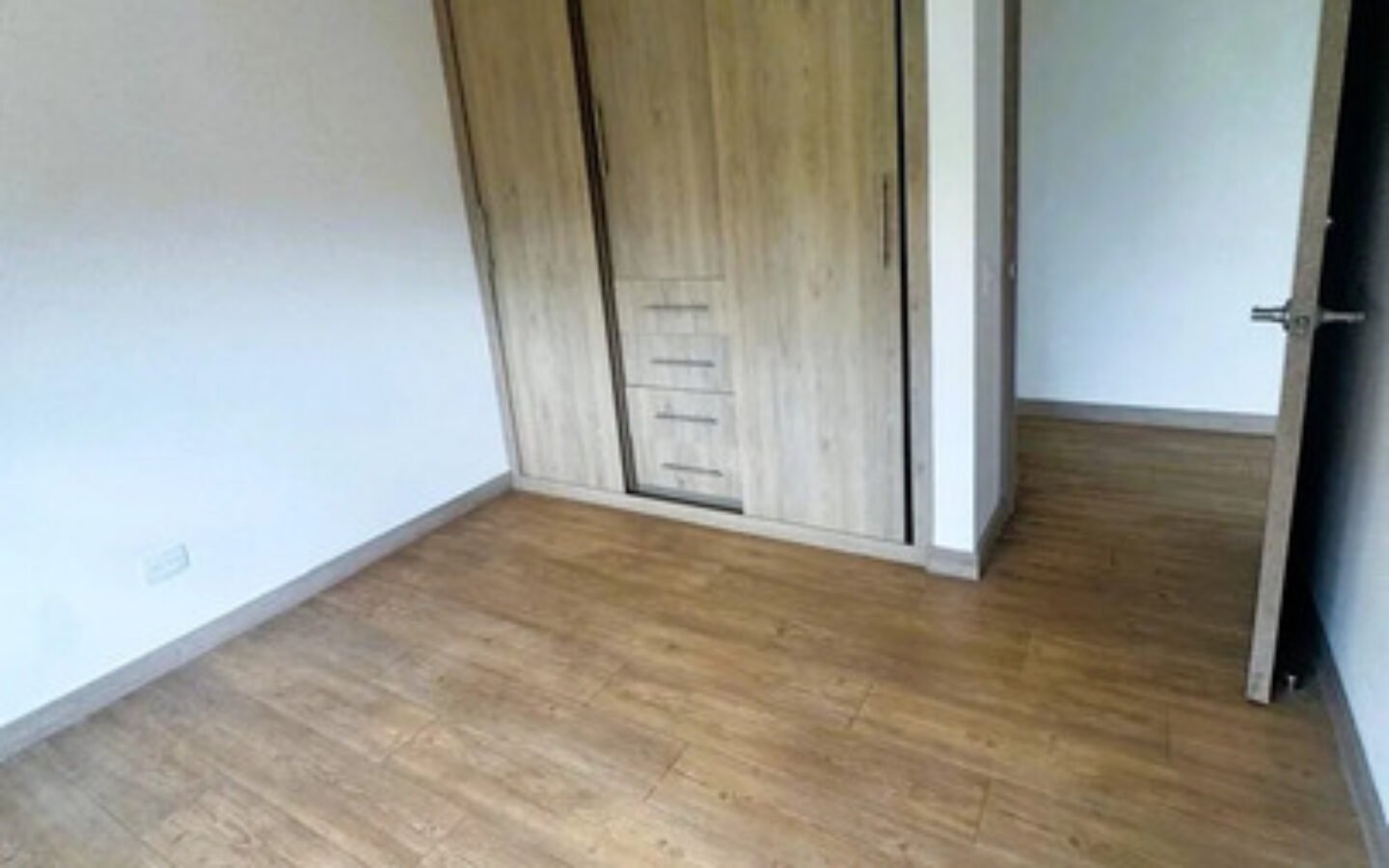 Apartamento En Venta En El Poblado Sector Castropol Medellín. Con 97 M², 2 Habitaciones, 2 Baños, Parqueadero Doble, Cuarto Útil, Gimnasio Y Solárium. Excelente Ubicación
