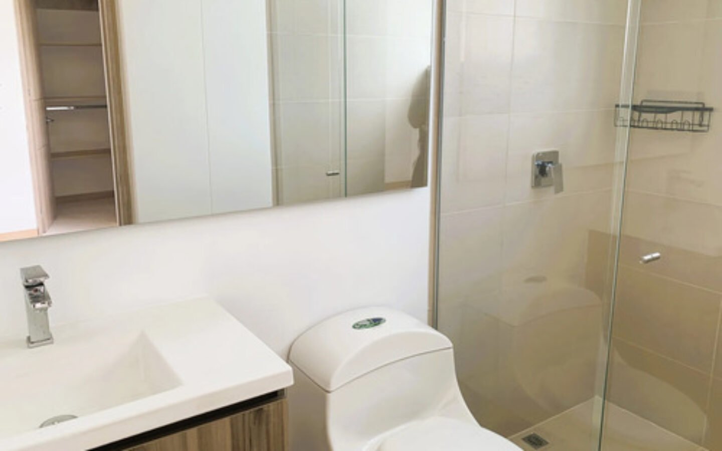 Apartamento Remodelado En Venta En Castropol, El Poblado, Medellín Con 94 M2, 2 Habitaciones, 3 Baños, Parqueadero Doble Y Completas Zonas Comunes Con Piscina Climatizada, Gimnasio Y Salón Social