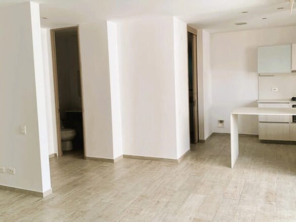 Apartamento Remodelado En Venta En Castropol, El Poblado, Medellín Con 94 M2, 2 Habitaciones, 3 Baños, Parqueadero Doble Y Completas Zonas Comunes Con Piscina Climatizada, Gimnasio Y Salón Social