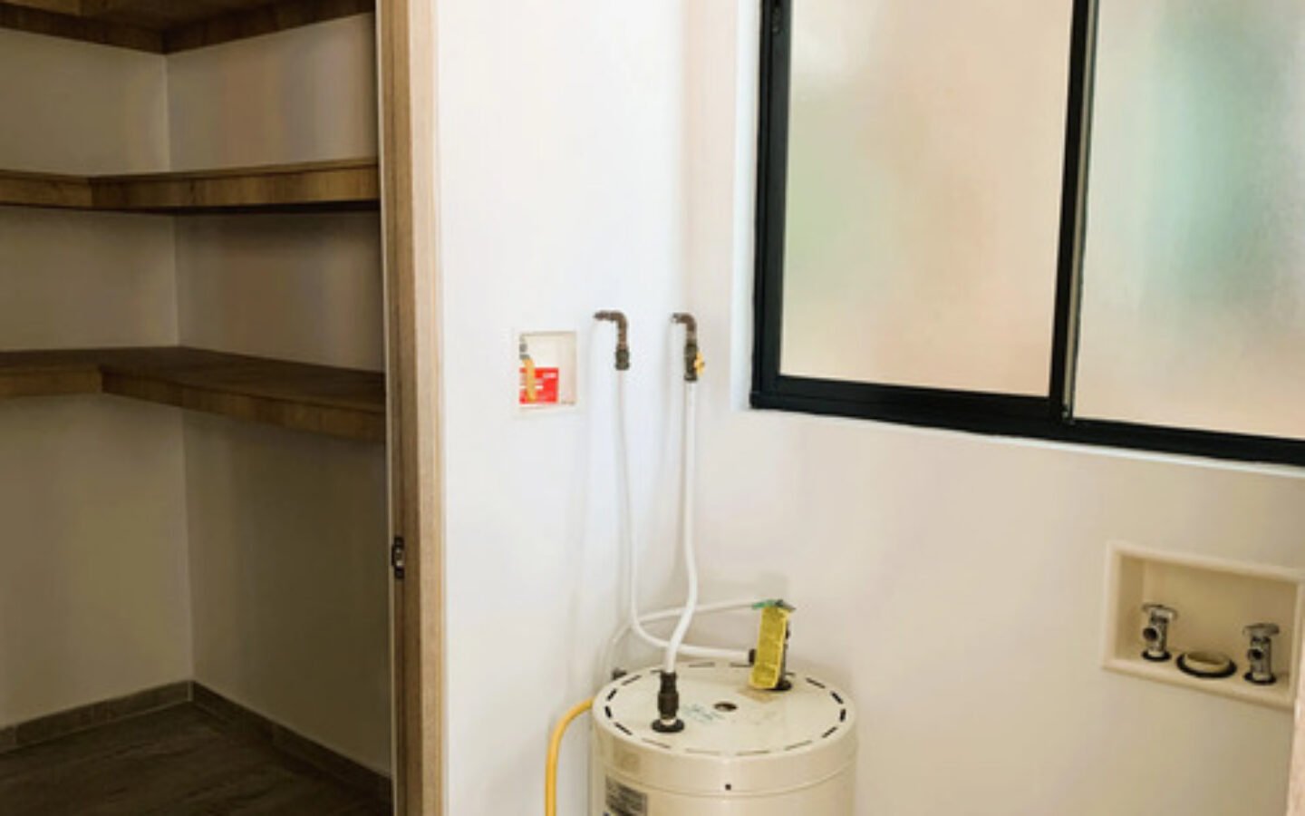 Apartamento Remodelado En Venta En Castropol, El Poblado, Medellín Con 94 M2, 2 Habitaciones, 3 Baños, Parqueadero Doble Y Completas Zonas Comunes Con Piscina Climatizada, Gimnasio Y Salón Social