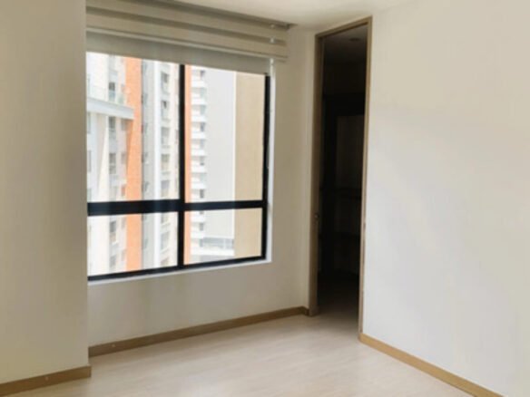 Apartamento Remodelado En Venta En Castropol, El Poblado, Medellín Con 94 M2, 2 Habitaciones, 3 Baños, Parqueadero Doble Y Completas Zonas Comunes Con Piscina Climatizada, Gimnasio Y Salón Social