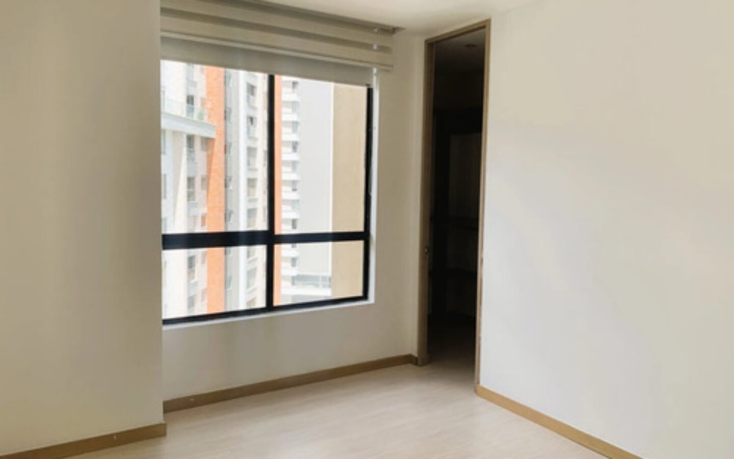 Apartamento Remodelado En Venta En Castropol, El Poblado, Medellín Con 94 M2, 2 Habitaciones, 3 Baños, Parqueadero Doble Y Completas Zonas Comunes Con Piscina Climatizada, Gimnasio Y Salón Social