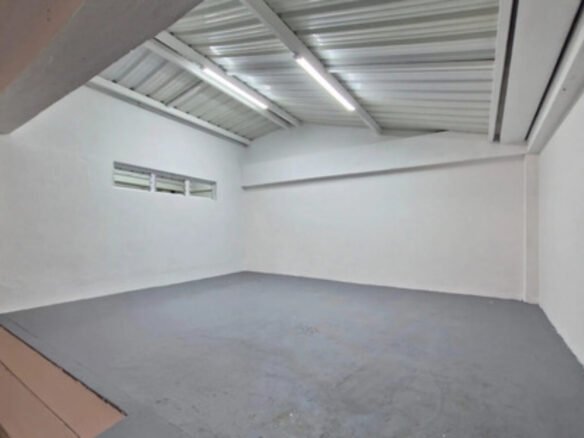 Bodega En Arriendo Cerca A San Diego Medellín 120 M² Con Oficina Y Espacio Para Malacate