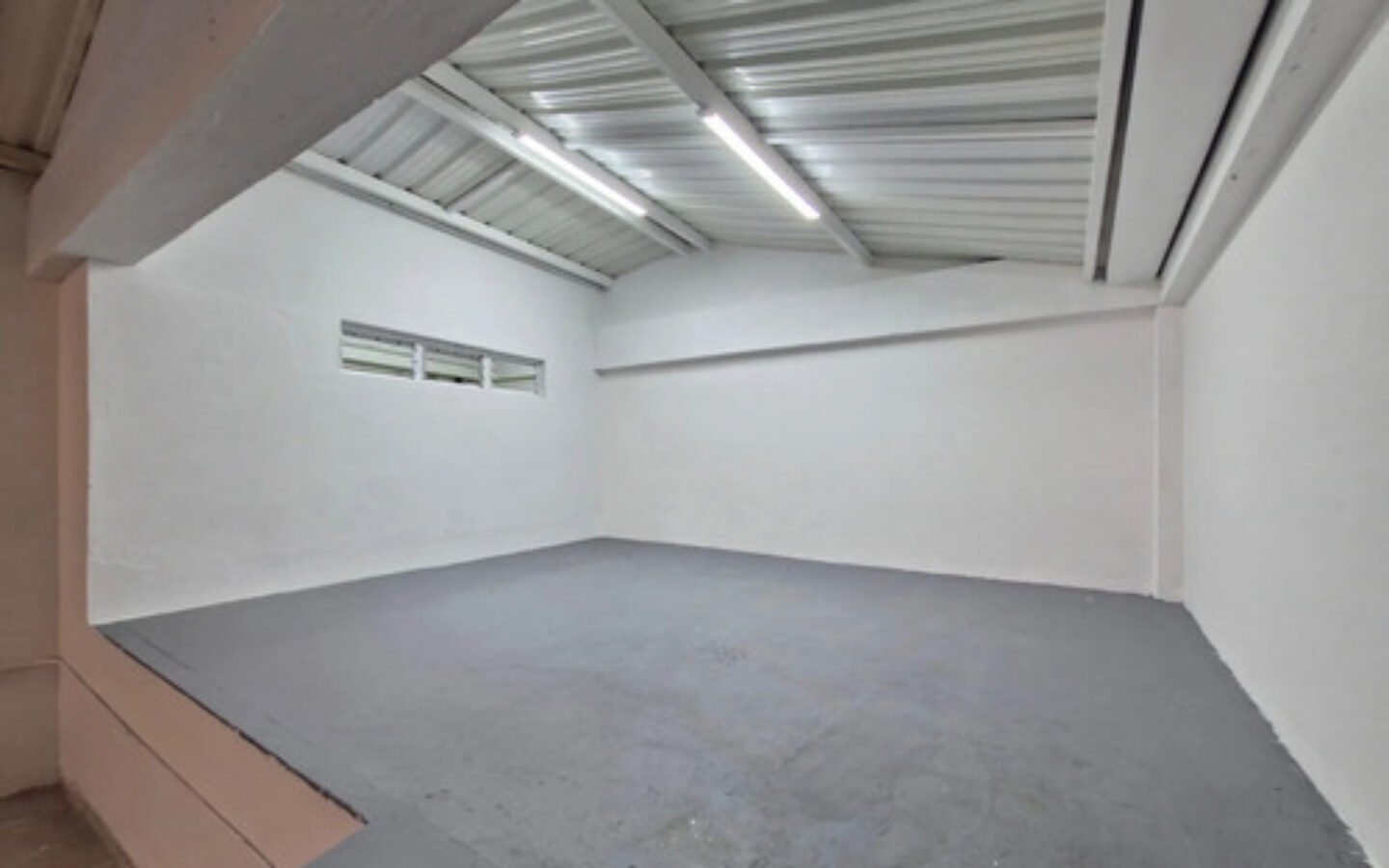 simh-crop-9718-9722 Bodega En Arriendo Cerca A San Diego Medellín 120 M² Con Oficina Y Espacio Para Malacate