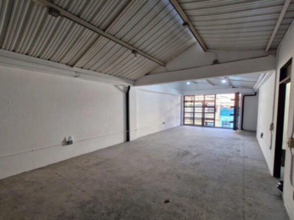 Bodega En Arriendo Cerca A San Diego Medellín 120 M² Con Oficina Y Espacio Para Malacate