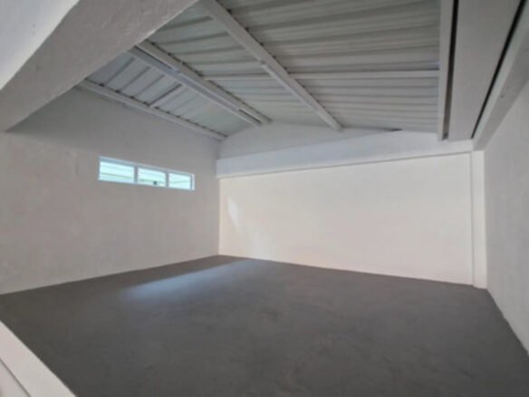 Bodega En Arriendo Cerca A San Diego Medellín 120 M² Con Oficina Y Espacio Para Malacate