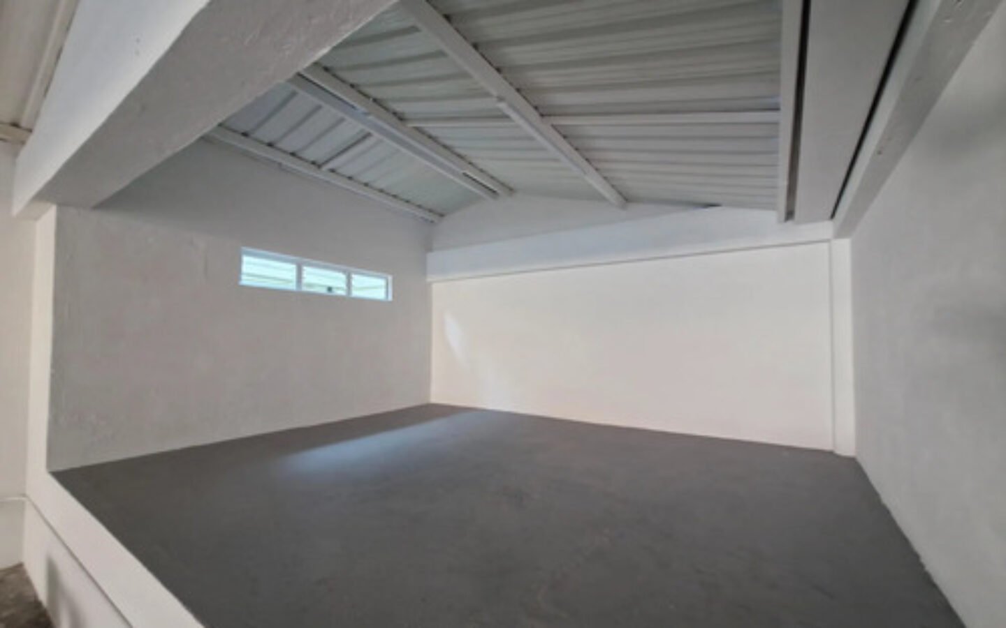 Bodega En Arriendo Cerca A San Diego Medellín 120 M² Con Oficina Y Espacio Para Malacate