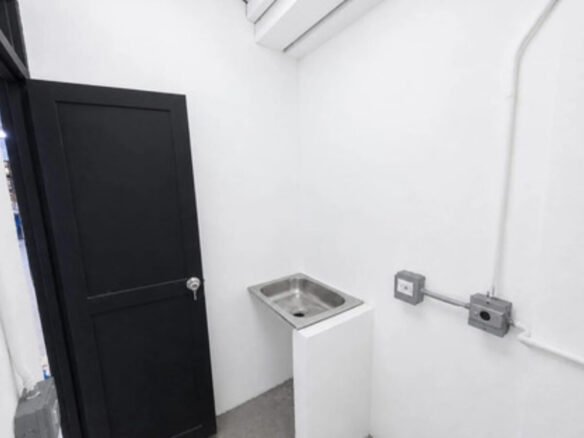 Bodega En Arriendo Cerca A San Diego Medellín 120 M² Con Oficina Y Espacio Para Malacate