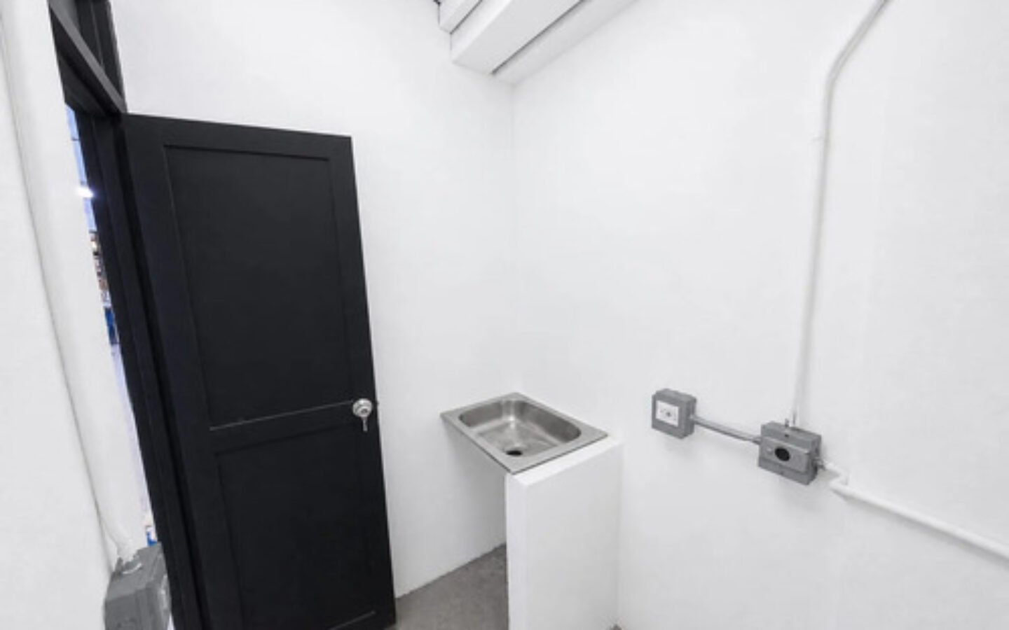 Bodega En Arriendo Cerca A San Diego Medellín 120 M² Con Oficina Y Espacio Para Malacate
