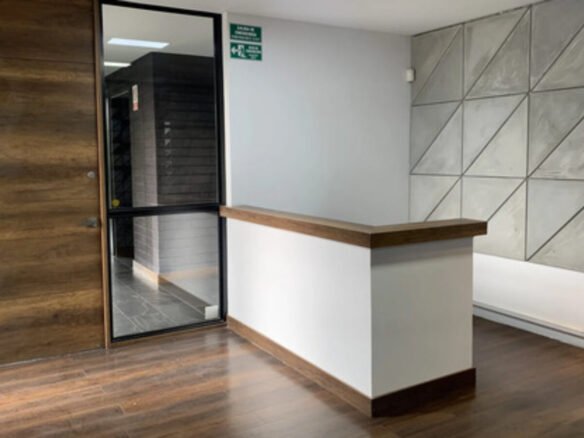 Oficina Corporativa En Provenza. 251 M2 Con Recepción, Con Área De Trabajo Para Equipos, 5 Oficinas Privadas, Auditorio Y 3 Parqueaderos. Ubicación Estratégica En El Poblado.