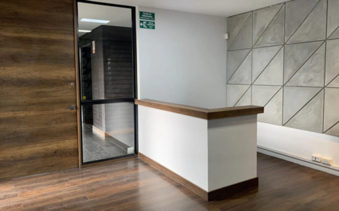 simh-crop-9736-9740 Oficina Corporativa En Provenza. 251 M2 Con Recepción, Con Área De Trabajo Para Equipos, 5 Oficinas Privadas, Auditorio Y 3 Parqueaderos. Ubicación Estratégica En El Poblado.
