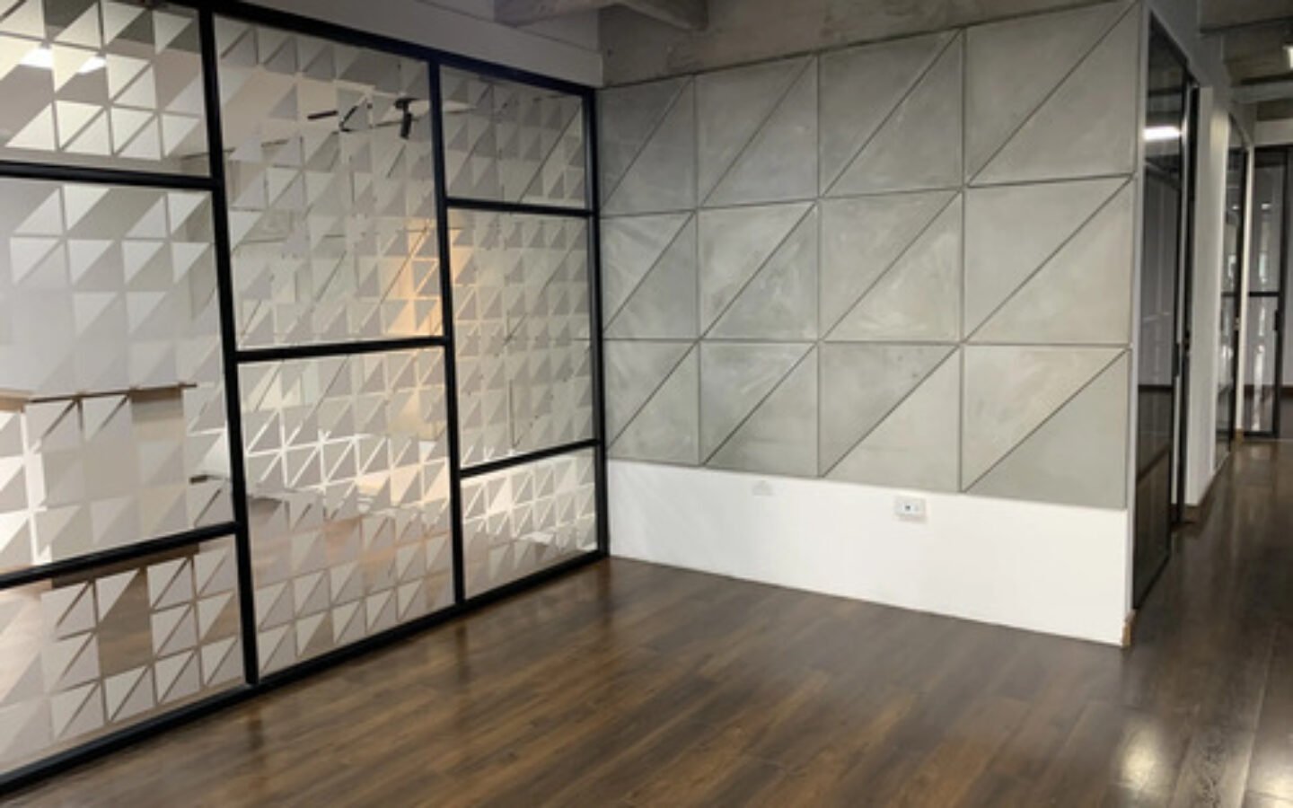 Oficina Corporativa En Provenza. 251 M2 Con Recepción, Con Área De Trabajo Para Equipos, 5 Oficinas Privadas, Auditorio Y 3 Parqueaderos. Ubicación Estratégica En El Poblado.