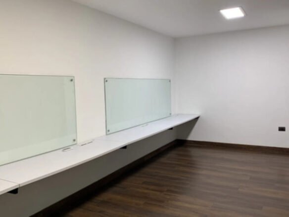 Oficina Corporativa En Provenza. 251 M2 Con Recepción, Con Área De Trabajo Para Equipos, 5 Oficinas Privadas, Auditorio Y 3 Parqueaderos. Ubicación Estratégica En El Poblado.