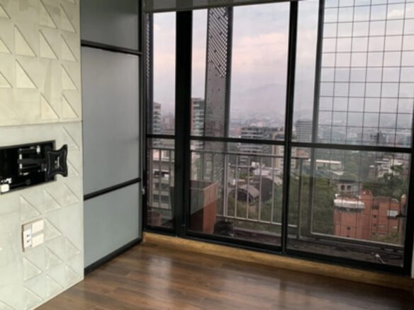 Oficina Corporativa En Provenza. 251 M2 Con Recepción, Con Área De Trabajo Para Equipos, 5 Oficinas Privadas, Auditorio Y 3 Parqueaderos. Ubicación Estratégica En El Poblado.