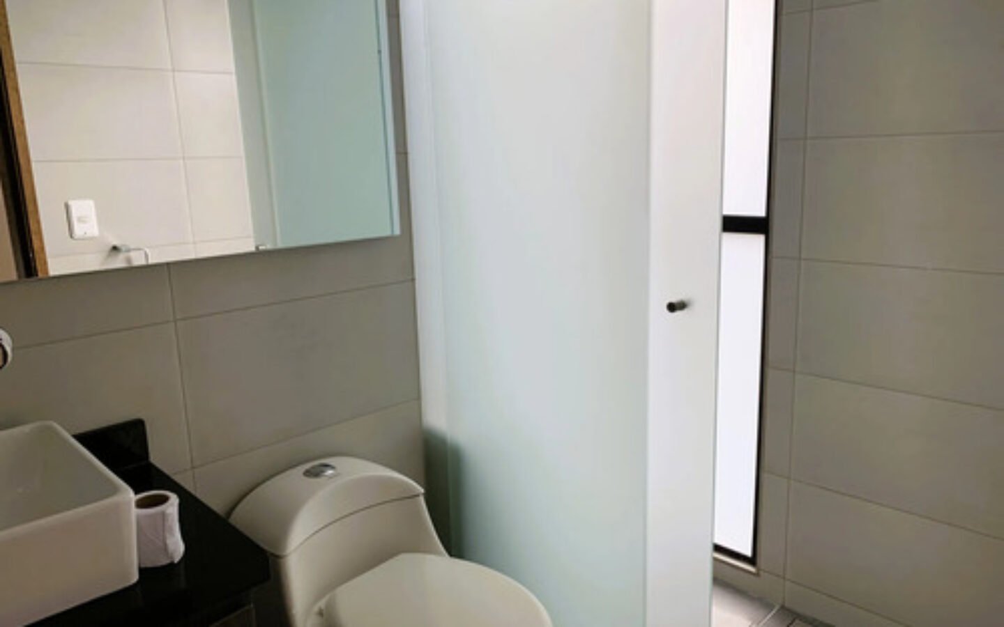 Oficina Corporativa En Provenza. 251 M2 Con Recepción, Con Área De Trabajo Para Equipos, 5 Oficinas Privadas, Auditorio Y 3 Parqueaderos. Ubicación Estratégica En El Poblado.