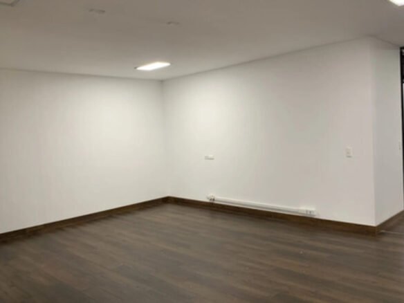 Oficina Corporativa En Provenza. 251 M2 Con Recepción, Con Área De Trabajo Para Equipos, 5 Oficinas Privadas, Auditorio Y 3 Parqueaderos. Ubicación Estratégica En El Poblado.