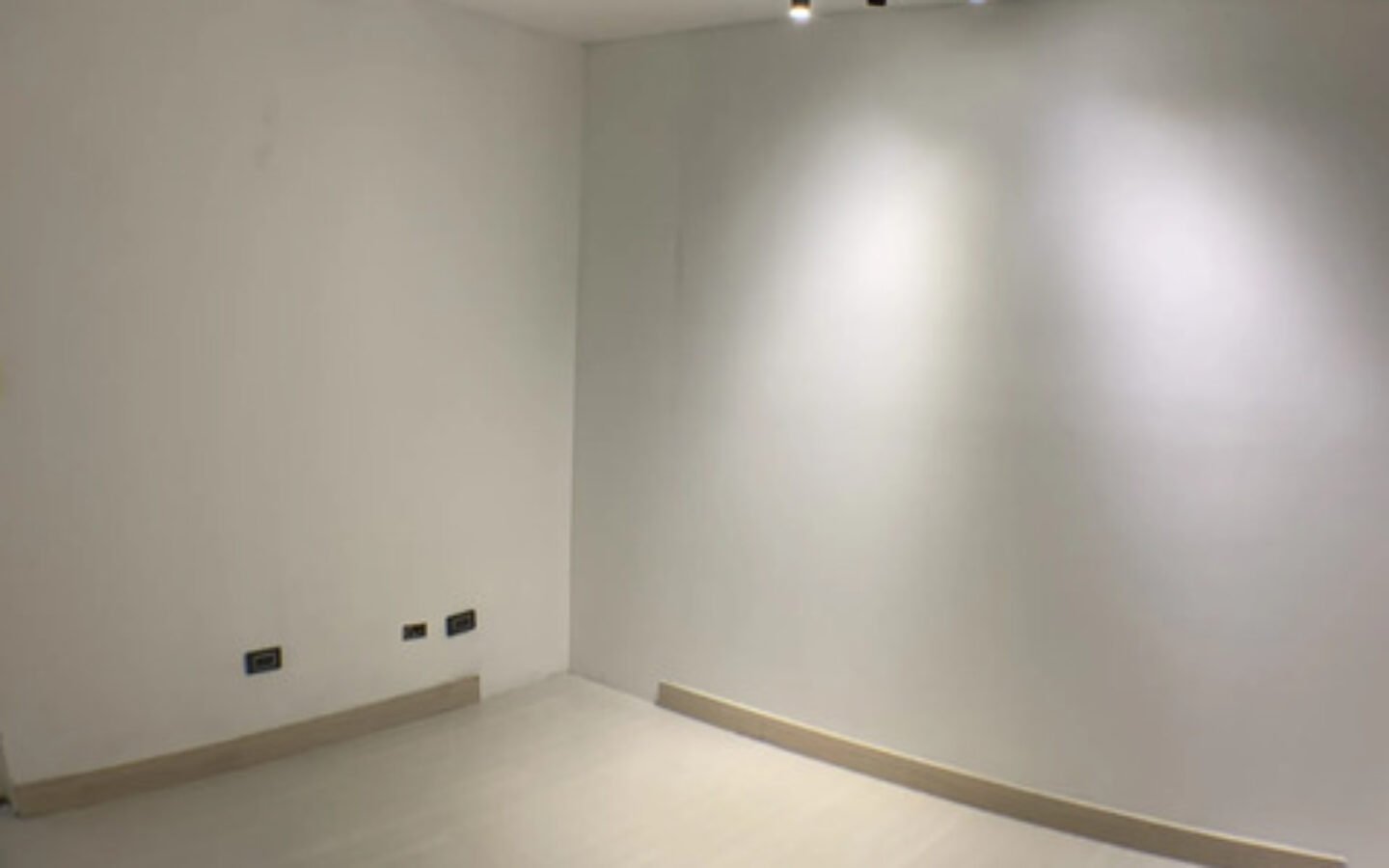 simh-crop-9738-9741 Oficina En Arriendo En Provenza, El Poblado. Espacio De 15 M2, Un Solo Ambiente, Baño Social, Opción De Aire Acondicionado Y Excelente Ubicación Cerca De La Avenida El Poblado Y Parque Lleras.
