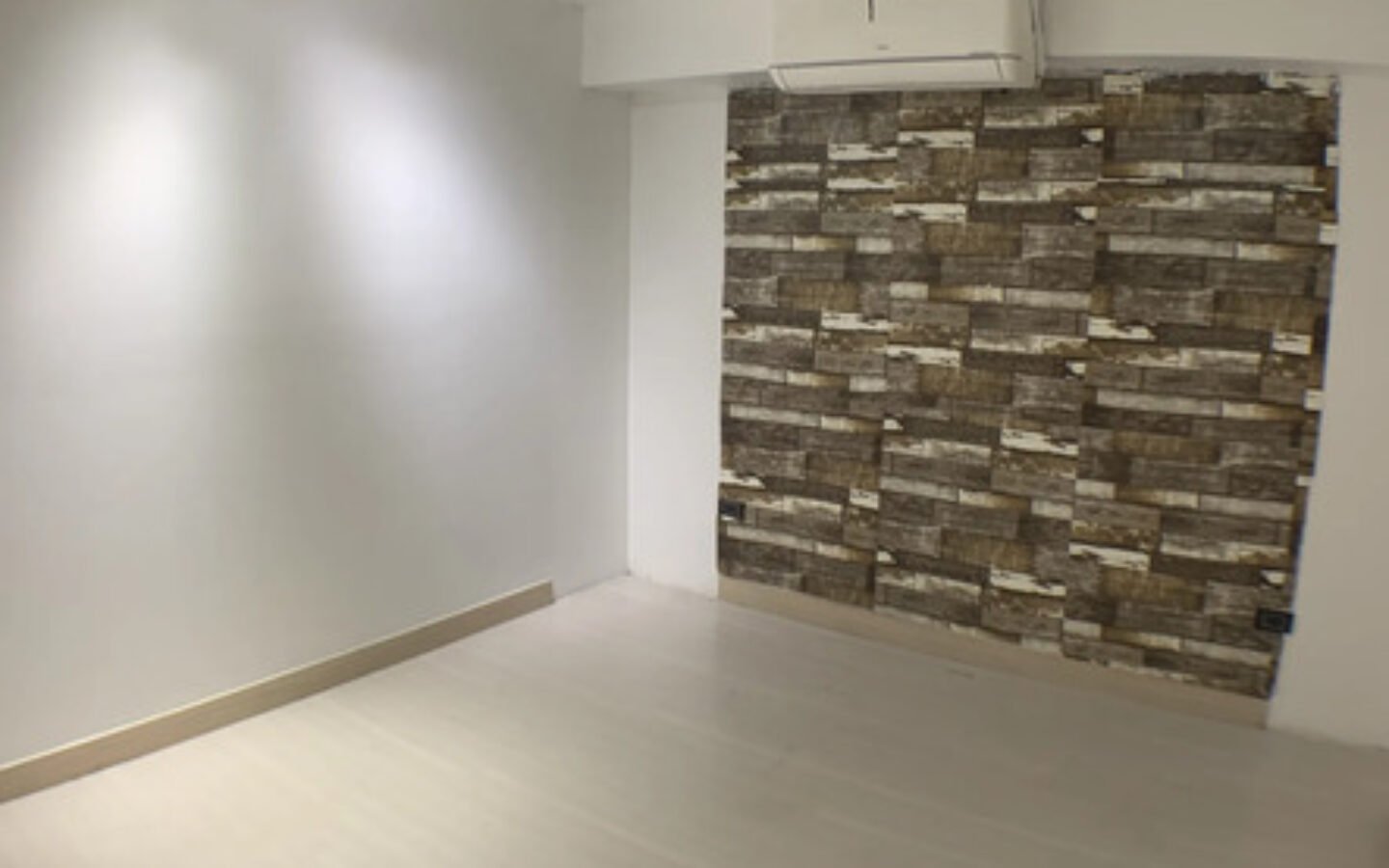 Oficina En Arriendo En Provenza, El Poblado. Espacio De 15 M2, Un Solo Ambiente, Baño Social, Opción De Aire Acondicionado Y Excelente Ubicación Cerca De La Avenida El Poblado Y Parque Lleras.