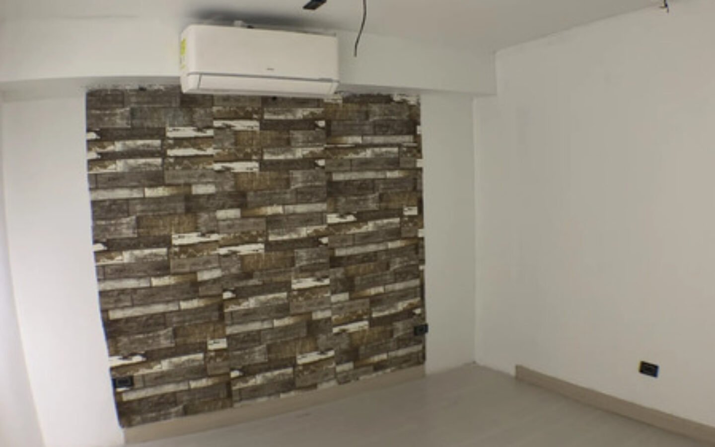 Oficina En Arriendo En Provenza, El Poblado. Espacio De 15 M2, Un Solo Ambiente, Baño Social, Opción De Aire Acondicionado Y Excelente Ubicación Cerca De La Avenida El Poblado Y Parque Lleras.