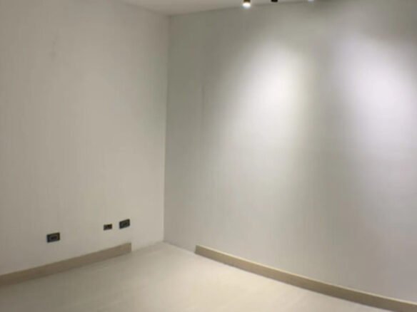 Oficina En Arriendo En Provenza, El Poblado. Espacio De 15 M2, Un Solo Ambiente, Baño Social, Opción De Aire Acondicionado Y Excelente Ubicación Cerca De La Avenida El Poblado Y Parque Lleras.