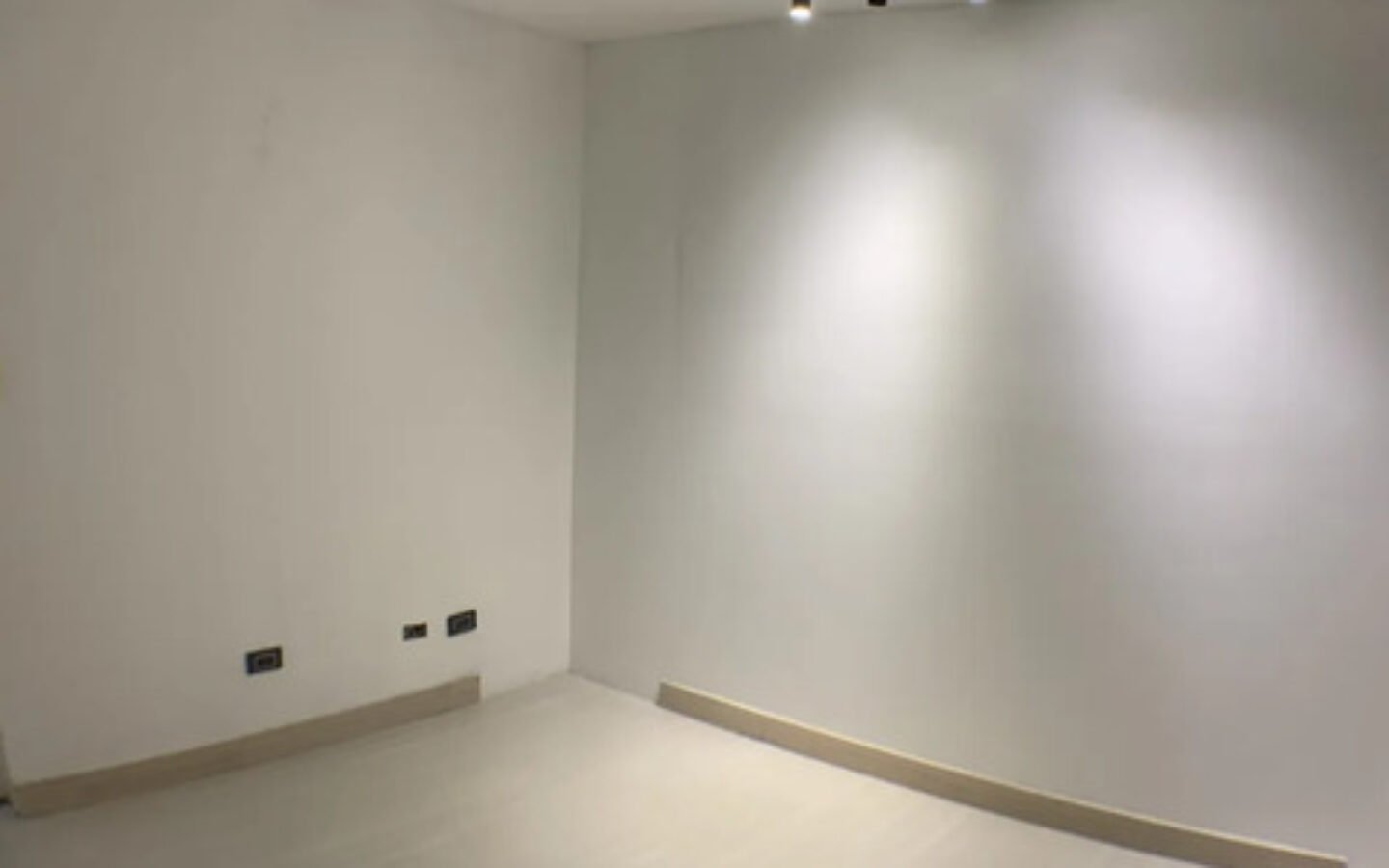 Oficina En Arriendo En Provenza, El Poblado. Espacio De 15 M2, Un Solo Ambiente, Baño Social, Opción De Aire Acondicionado Y Excelente Ubicación Cerca De La Avenida El Poblado Y Parque Lleras.