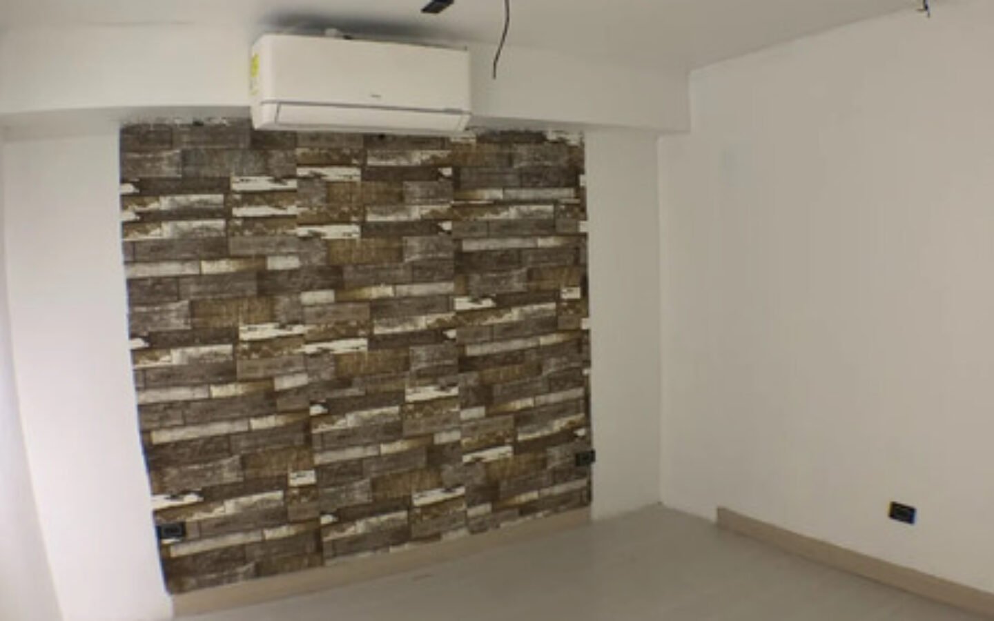 Oficina En Arriendo En Provenza, El Poblado. Espacio De 15 M2, Un Solo Ambiente, Baño Social, Opción De Aire Acondicionado Y Excelente Ubicación Cerca De La Avenida El Poblado Y Parque Lleras.