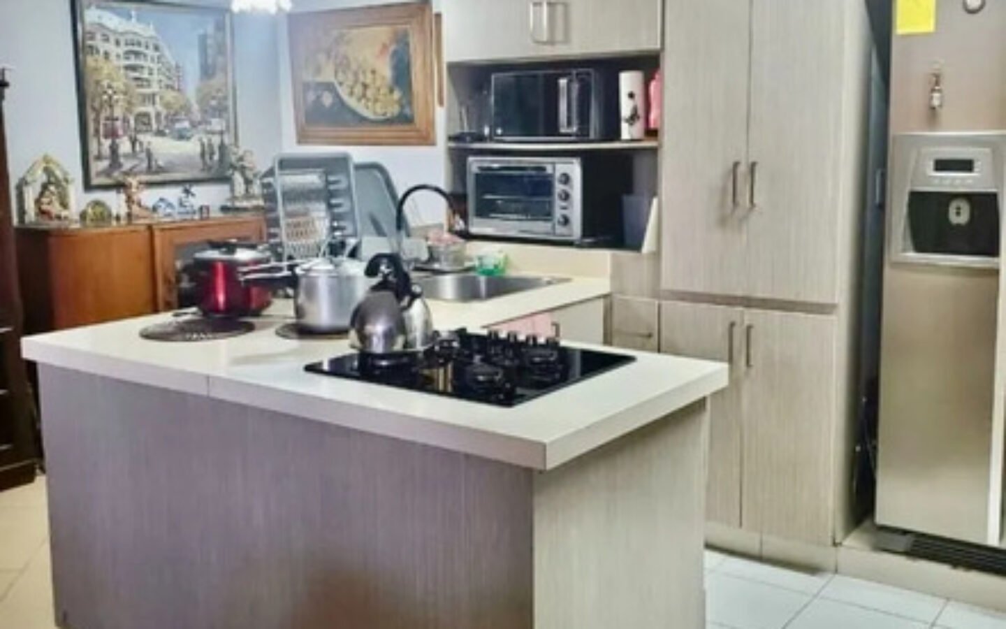 Venta De Apartamento De 3 Habitaciones En Urbanización Por El Sector San Diego Cerca Al Poblado