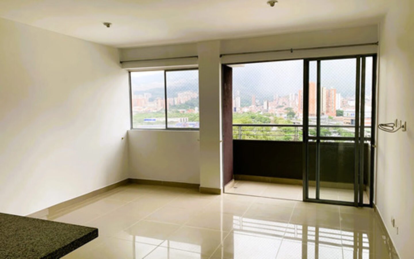 simh-crop-9912-9913 Apartamento En Venta En Hacienda Niquía Bello | Piso 14 Con Vista Exterior Cerca De Puerta Del Norte, 80 M2, 3 Alcobas, 2 Baños Y Piscina Climatizada