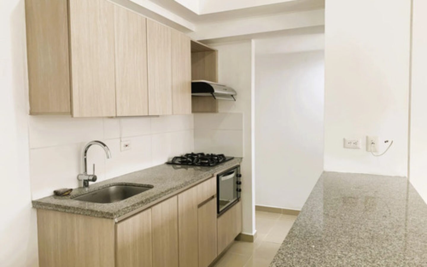 Apartamento En Venta En Hacienda Niquía Bello | Piso 14 Con Vista Exterior Cerca De Puerta Del Norte, 80 M2, 3 Alcobas, 2 Baños Y Piscina Climatizada