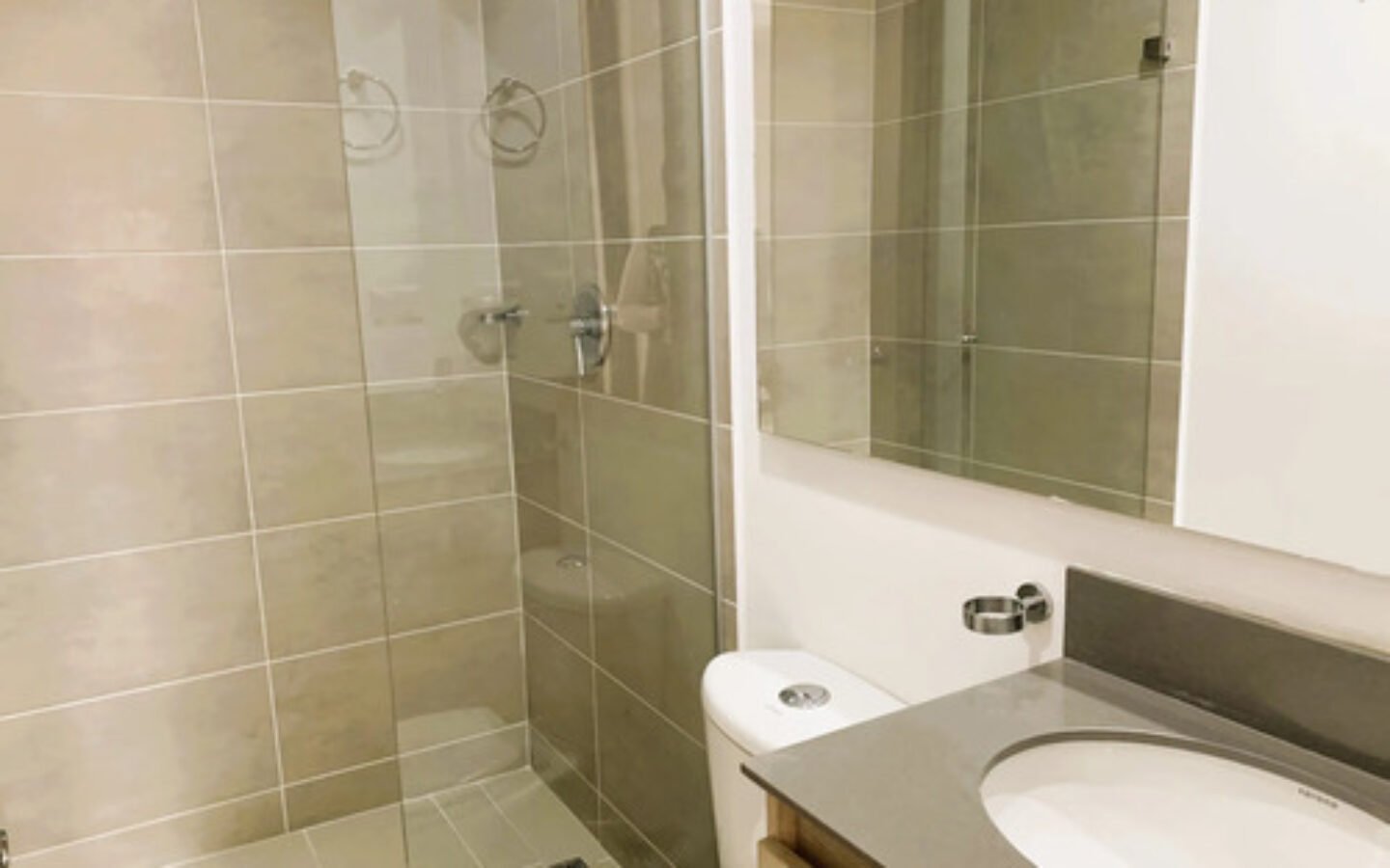 Apartamento En Venta En Hacienda Niquía Bello | Piso 14 Con Vista Exterior Cerca De Puerta Del Norte, 80 M2, 3 Alcobas, 2 Baños Y Piscina Climatizada