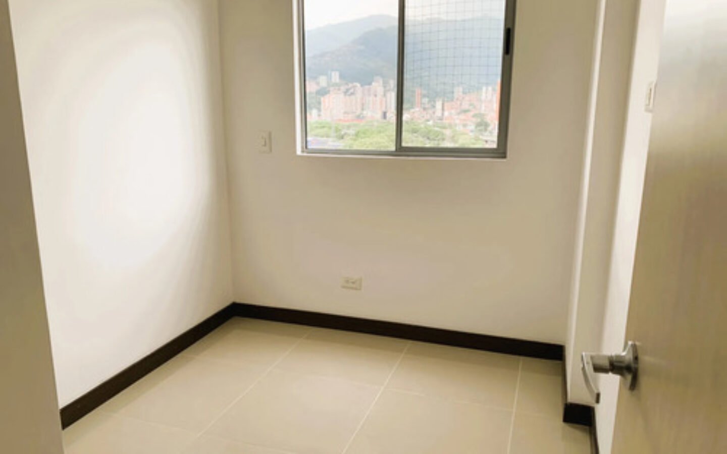 Apartamento En Venta En Hacienda Niquía Bello | Piso 14 Con Vista Exterior Cerca De Puerta Del Norte, 80 M2, 3 Alcobas, 2 Baños Y Piscina Climatizada