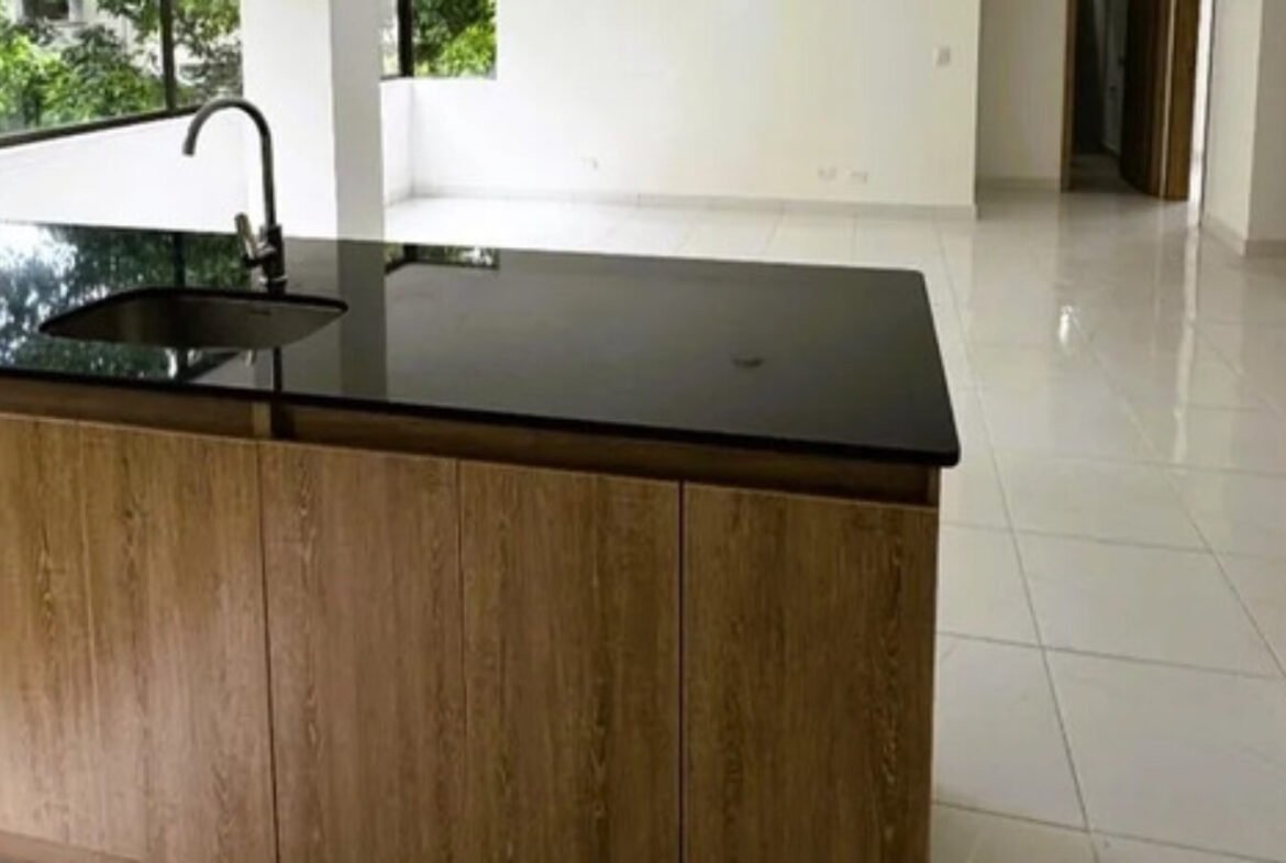 Apartamento En Venta En El Poblado Medellín, Parque Lleras | 107 M2, 4 Habitaciones, 3 Baños, Cuarto Util Y Parqueadero. Amenidades Completas