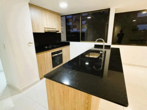 Apartamento En Venta En El Poblado Medellín, Parque Lleras | 107 M2, 4 Habitaciones, 3 Baños, Cuarto Util Y Parqueadero. Amenidades Completas