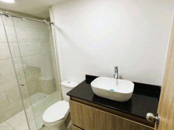 Apartamento En Venta En El Poblado Medellín, Parque Lleras | 107 M2, 4 Habitaciones, 3 Baños, Cuarto Util Y Parqueadero. Amenidades Completas