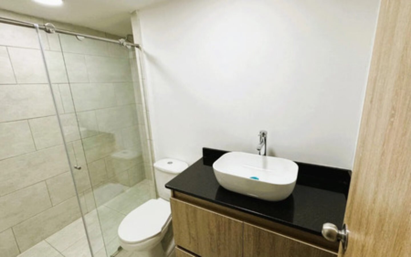 Apartamento En Venta En El Poblado Medellín, Parque Lleras | 107 M2, 4 Habitaciones, 3 Baños, Cuarto Util Y Parqueadero. Amenidades Completas