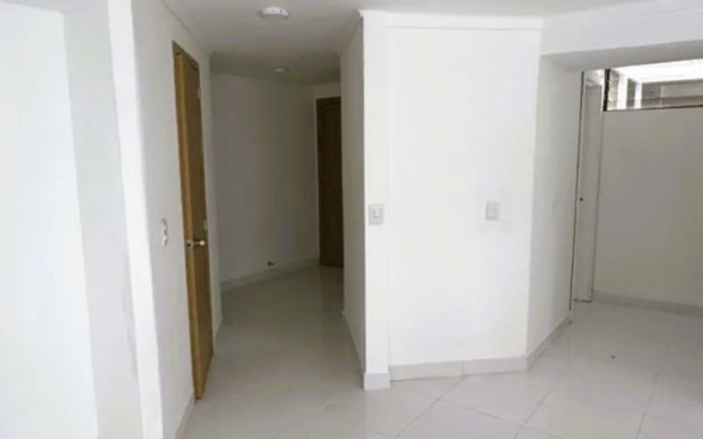 Apartamento En Venta En El Poblado Medellín, Parque Lleras | 107 M2, 4 Habitaciones, 3 Baños, Cuarto Util Y Parqueadero. Amenidades Completas
