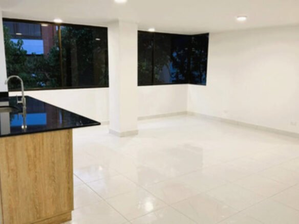 Apartamento En Venta En El Poblado Medellín, Parque Lleras | 107 M2, 4 Habitaciones, 3 Baños, Cuarto Util Y Parqueadero. Amenidades Completas