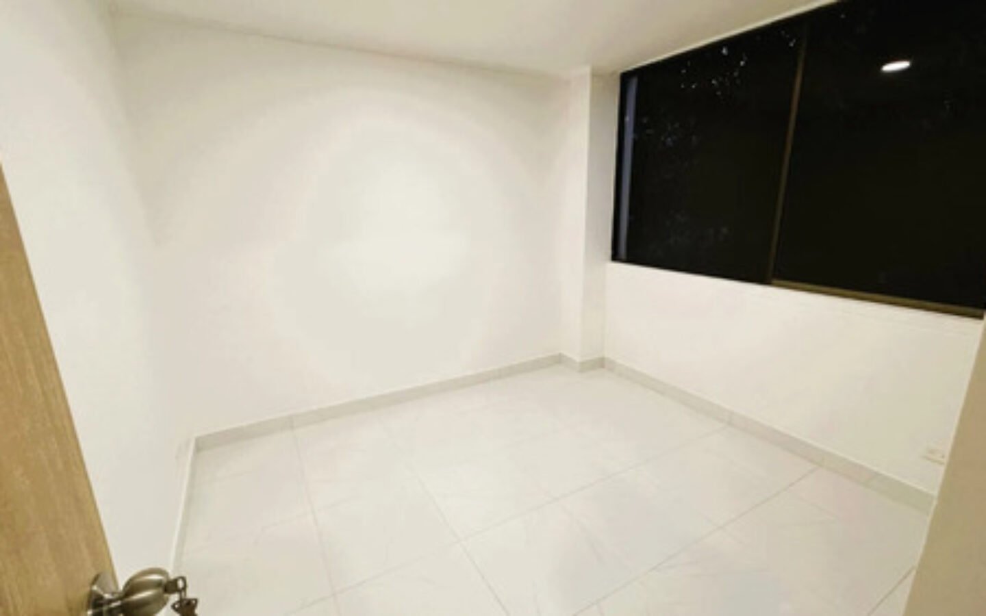 Apartamento En Venta En El Poblado Medellín, Parque Lleras | 107 M2, 4 Habitaciones, 3 Baños, Cuarto Util Y Parqueadero. Amenidades Completas