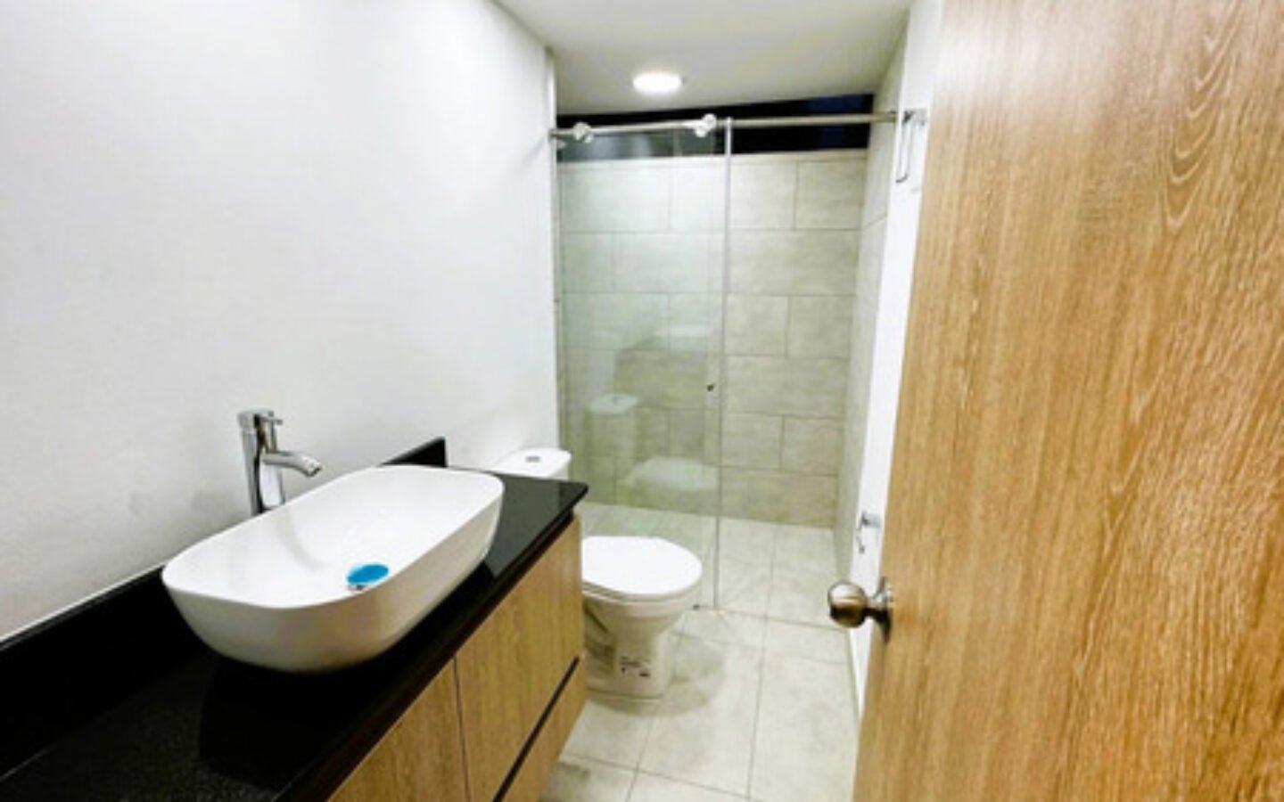 Apartamento En Venta En El Poblado Medellín, Parque Lleras | 107 M2, 4 Habitaciones, 3 Baños, Cuarto Util Y Parqueadero. Amenidades Completas