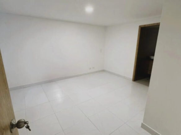 Apartamento En Venta En El Poblado Medellín, Parque Lleras | 107 M2, 4 Habitaciones, 3 Baños, Cuarto Util Y Parqueadero. Amenidades Completas