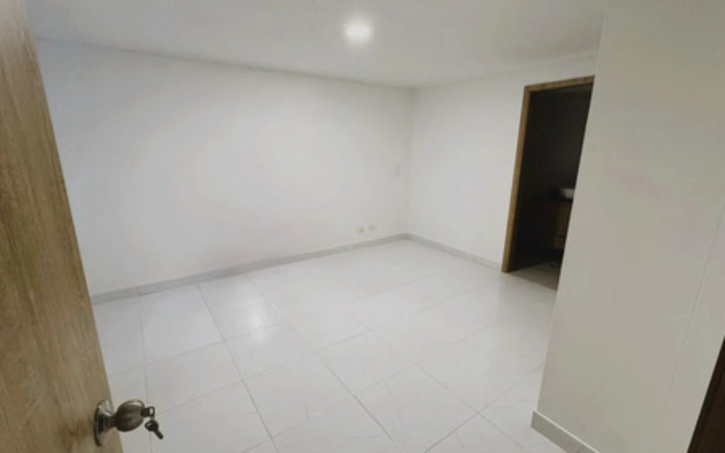 Apartamento En Venta En El Poblado Medellín, Parque Lleras | 107 M2, 4 Habitaciones, 3 Baños, Cuarto Util Y Parqueadero. Amenidades Completas