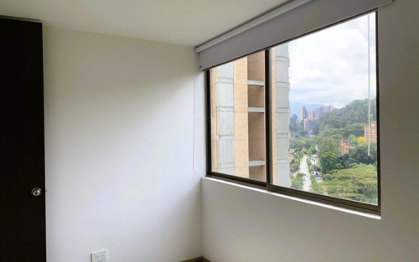 Apartamento En Arriendo En Las Lomas El Poblado Medellín| Piscina, Gym Y Zonas Verdes Cerca De El Tesoro Con 72 M2 , 2 Habitaciones, 2 Baños Y 2 Parqueaderos